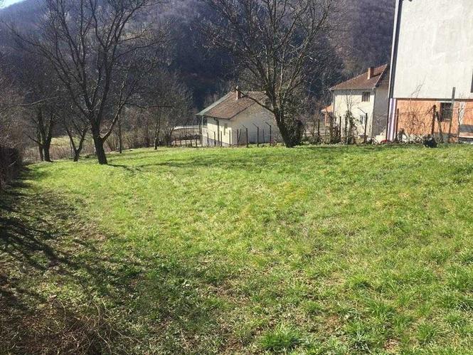 Plac od 15 ari – Brus