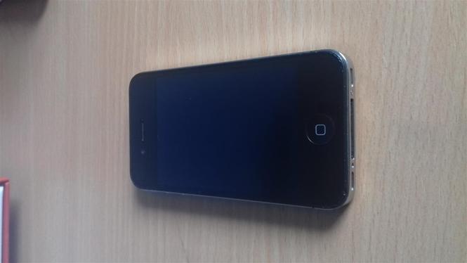 Prodajem iphone 4