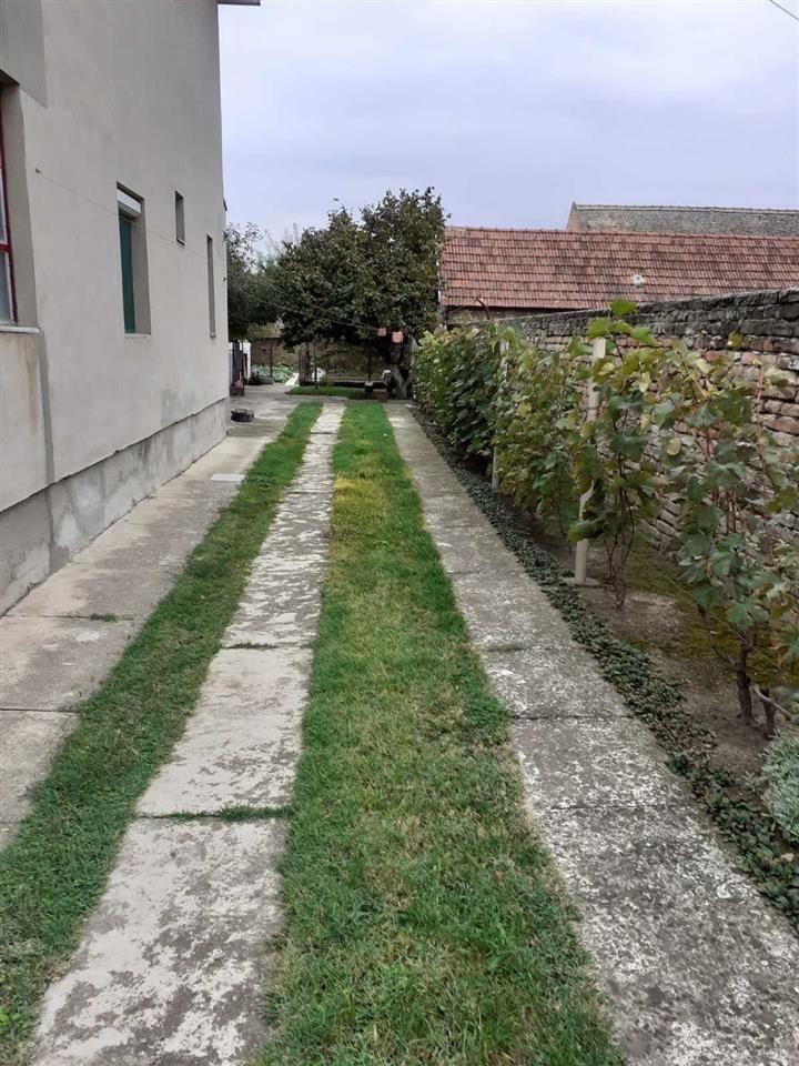 Prodajem-kucu-u-Sivcu
