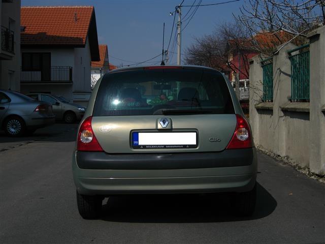 Renault-Clio-Authentique--01