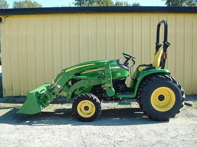 JOHN DEERE 3520  traktor