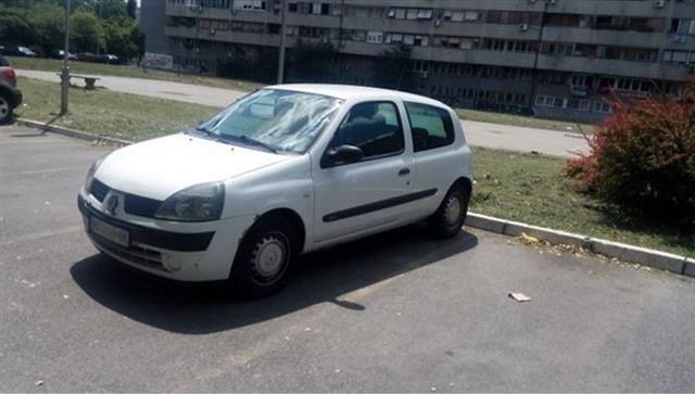 Renault-Clio-1-5DCi--03-