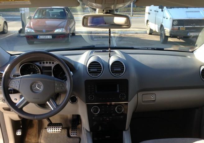 Mercedes-Benz-ML-350--06