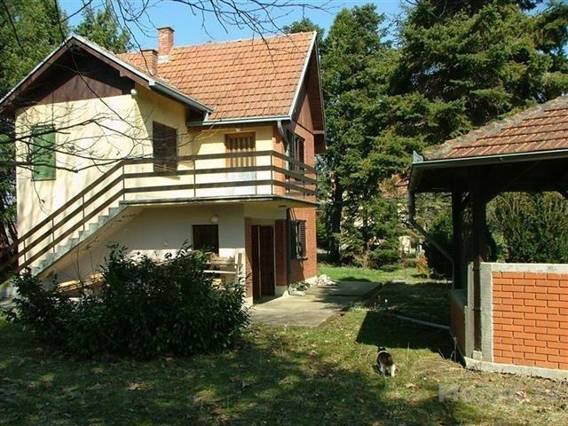 Plac-i-vikend-kuću-u-nlizini-Topole