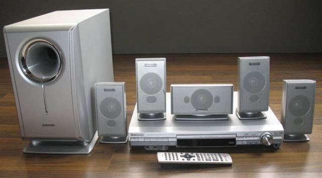 Panasonic SC-HT520 DVD Home Theater