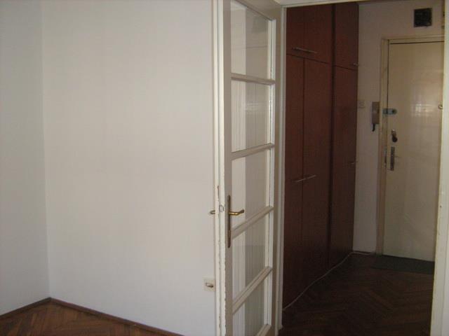 Prote-Mateje-stan-prazan
