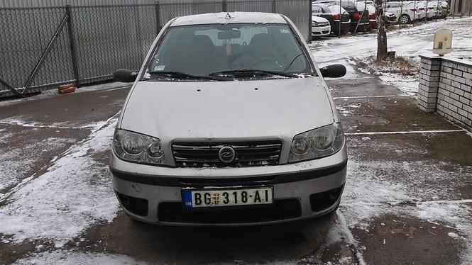 prodajem auto