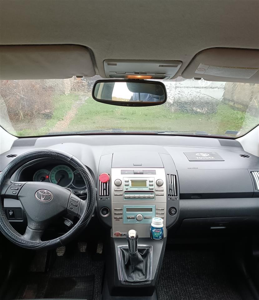 Toyota-Corolla-Verso-D4D-