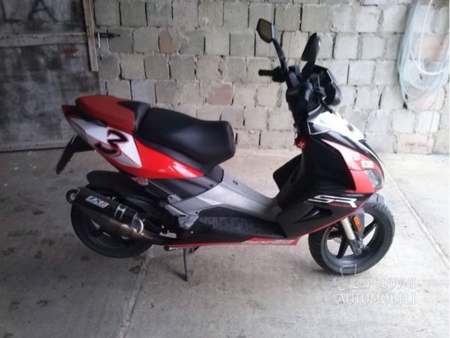 Aprilija-SR50