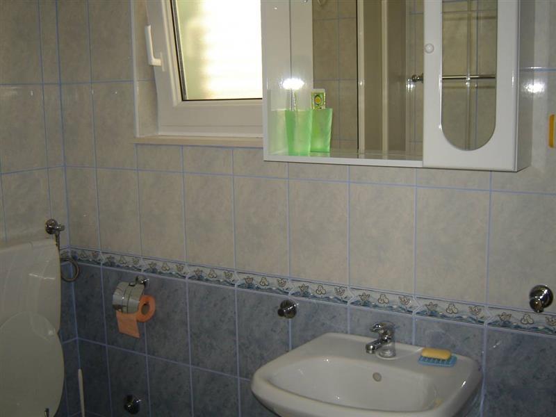 Prodaje-se-apartman-u-Pirovcu--Dalmacija-