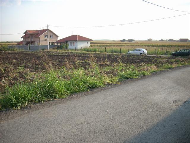 Plac-400m2---Surčin