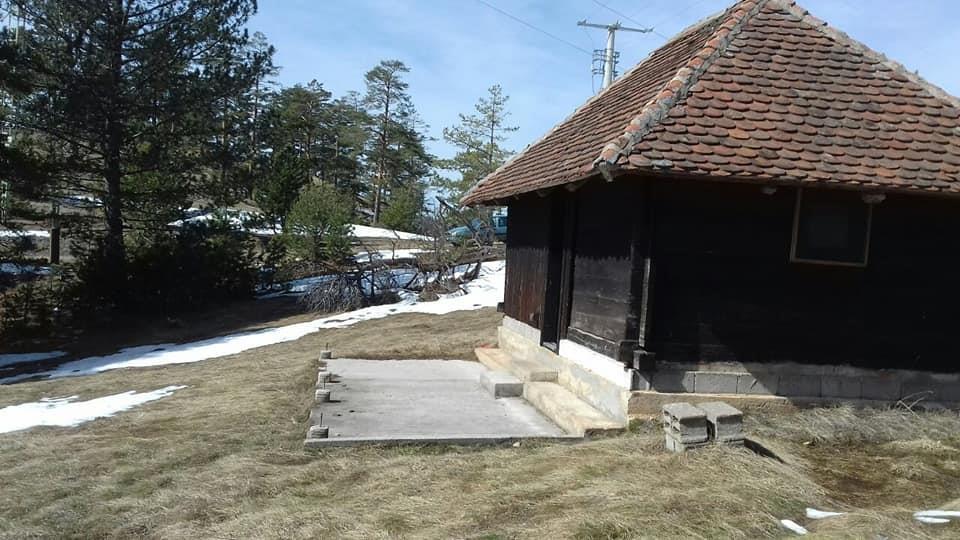 PRODAJEM-PLAC-SA-BRVNAROM-NA-ZLATIBORU