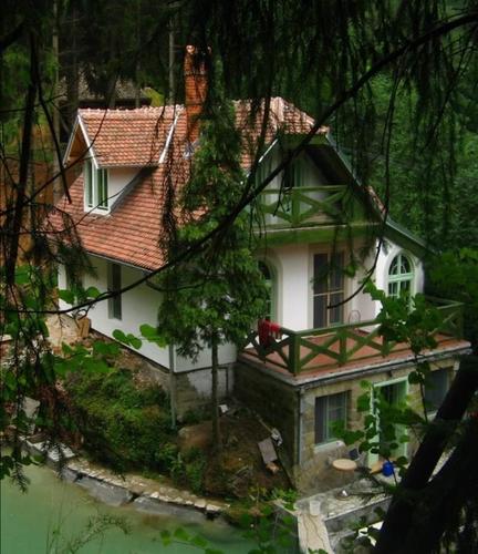 Kuca sa imanjem u selu Ba-Ljig