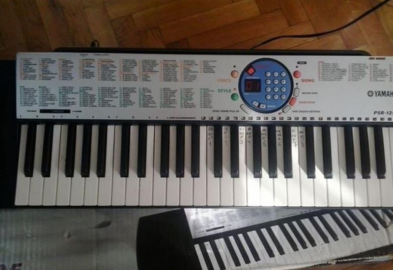 Yamaha-psr-125