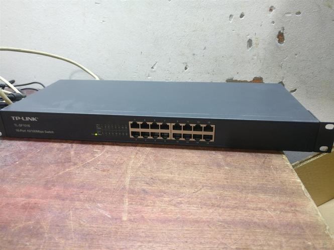 prodajem Tp-Link 16-Port 10/100Mbps Rackmount Switch
