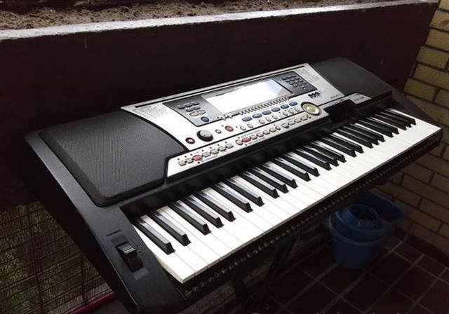Yahama PSR 550