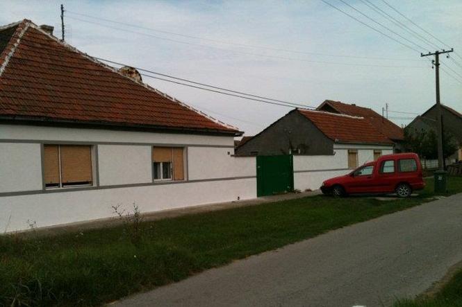 Kuca u Debeljaci dve na placu