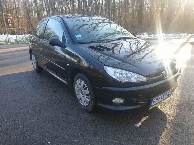 PEŽO 206 1,4I