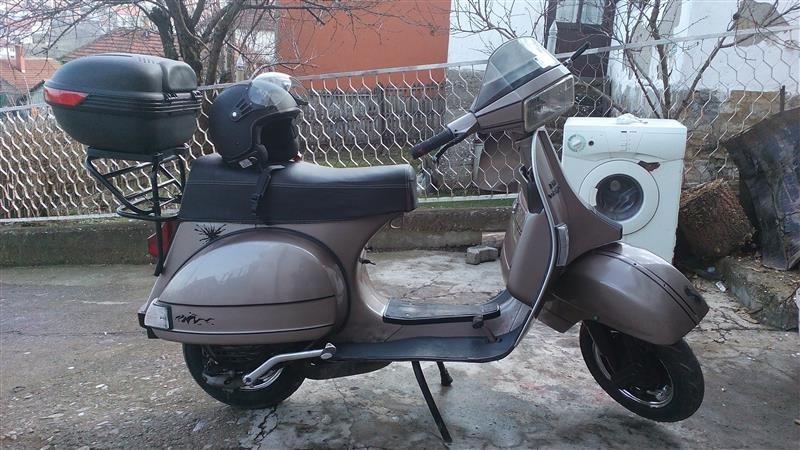 Piaggio-Vespa-LML-150