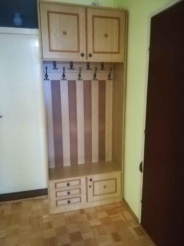 Prodajem dva ormara