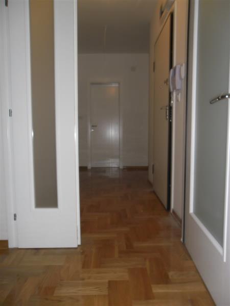 Lux--trosoban-stan-od-95m2-u-Centar