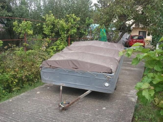 Auto Prikolka teretna ruska fabricka 