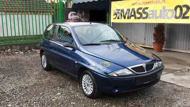 Lancia Ypsilon 1.2 benzin -02